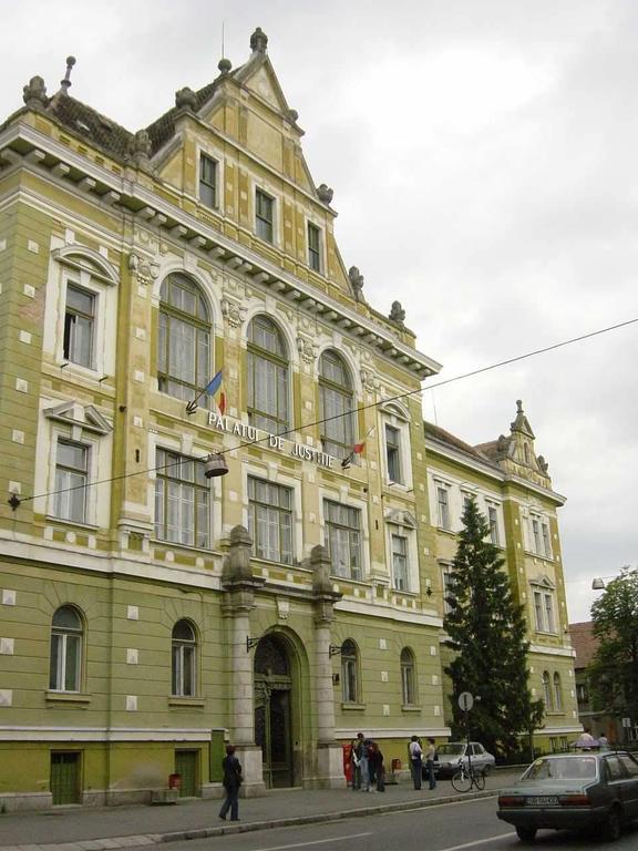 Central City Ap Сибиу Экстерьер фото