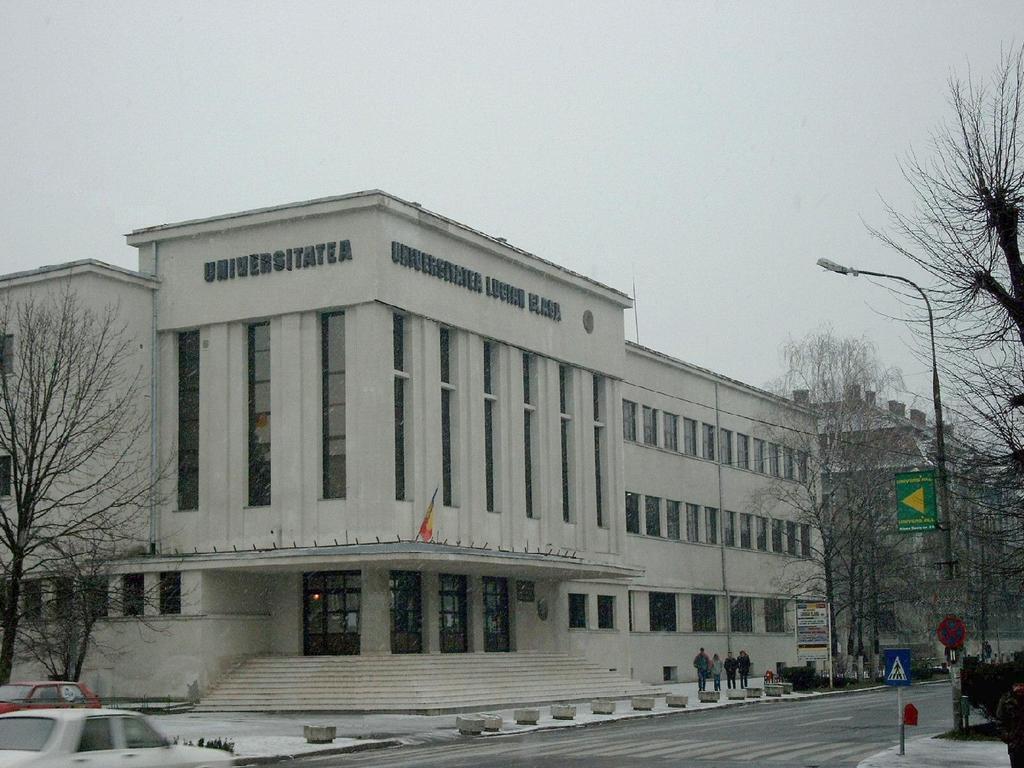 Central City Ap Сибиу Экстерьер фото