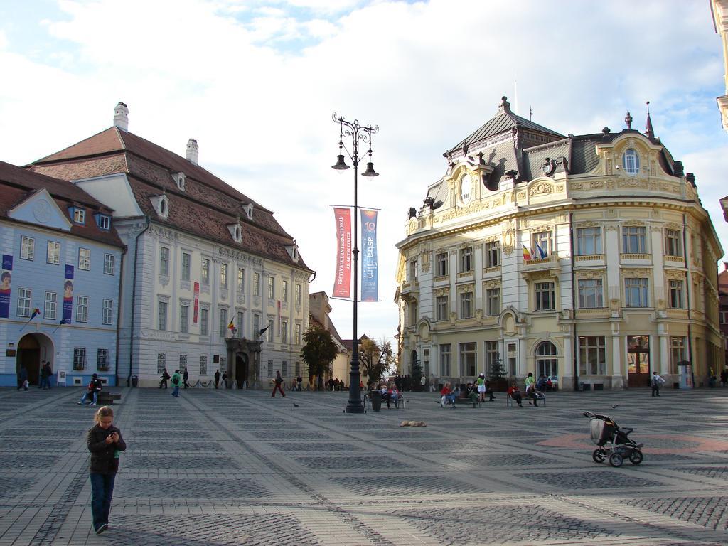 Central City Ap Сибиу Экстерьер фото