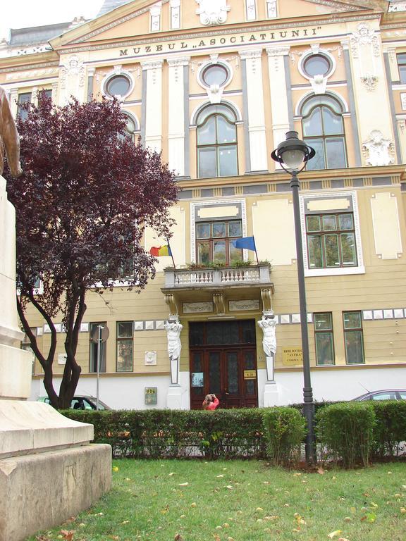 Central City Ap Сибиу Экстерьер фото